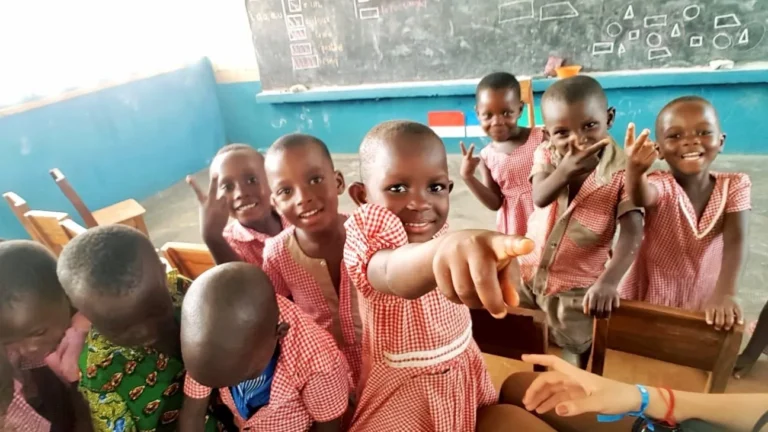 Le Togo passe à l’anglais dès la maternelle : fini le “How are you?” timide !
