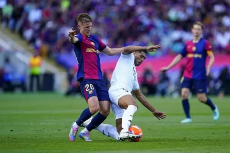 Clásico : le Real Madrid dompte Barcelone (2-1) dans un match électrique (vidéo) Clásico : le Real Madrid dompte Barcelone (2-0) dans un match électrique