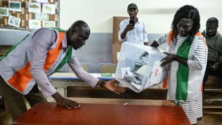 Côte d’Ivoire : les électeurs votent pour choisir leur nouveau président Côte d’Ivoire : les électeurs votent pour choisir leur nouveau président