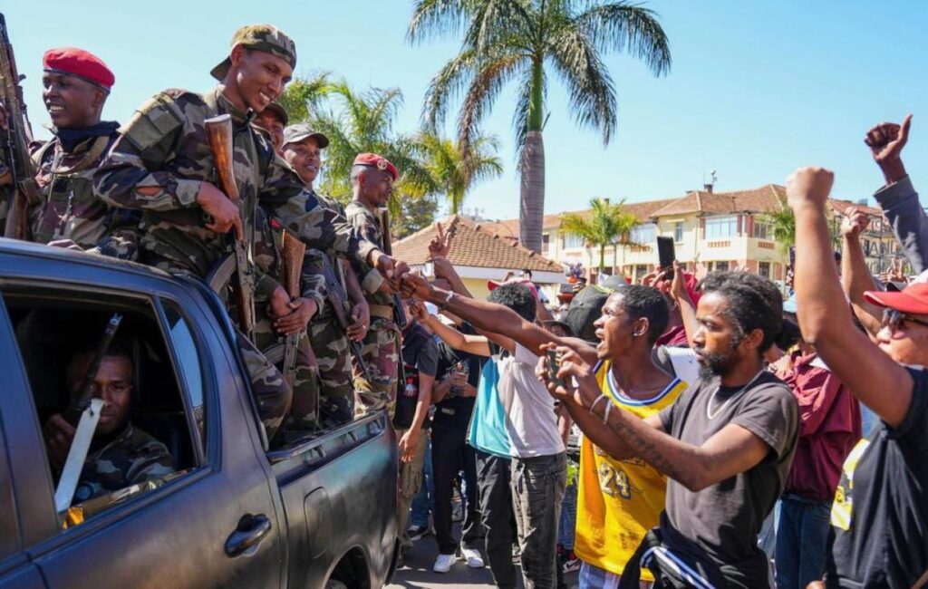 Madagascar : les proches du président Rajoelina prennent la fuite !