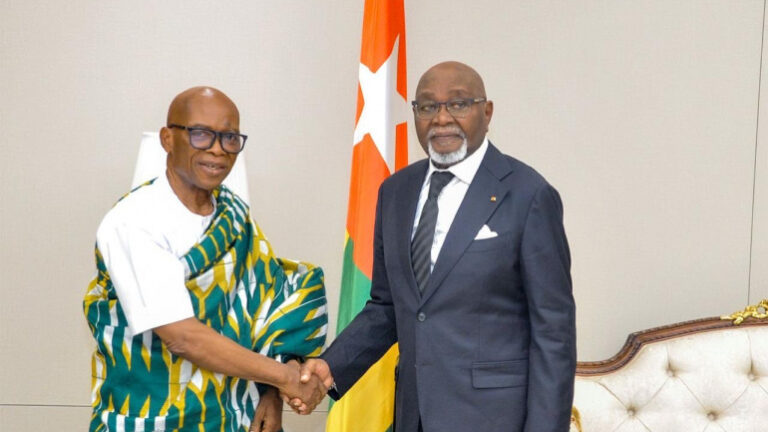 Présidence : Le PR Jean-Lucien Savi de Tové accrédite les ambassadeurs du Canada, du Pakistan et du Ghana Présidence : Le PR Jean-Lucien Savi de Tové accrédite les ambassadeurs du Canada, du Pakistan et du Ghana