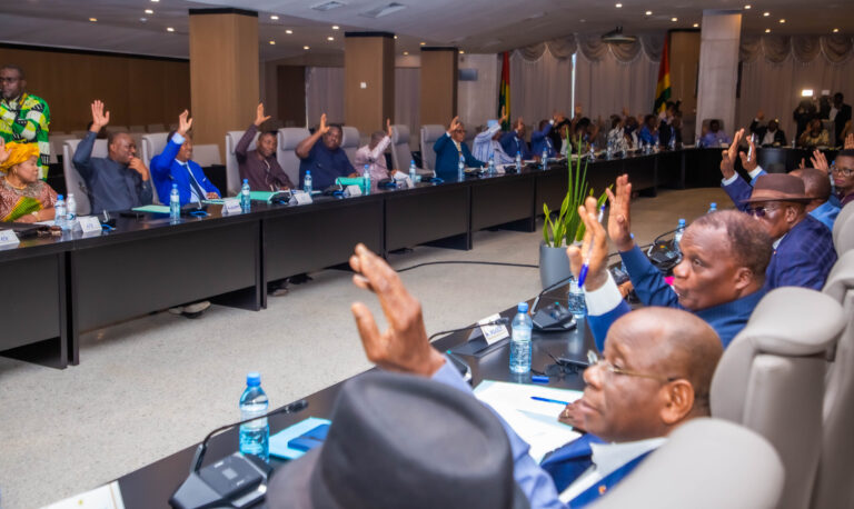 Togo : les commissions permanentes du Sénat entrent en fonction Togo : les commissions permanentes du Sénat entrent en fonction