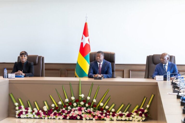 Togo : Le gouvernement adopte un budget XXL pour la Ve République Togo : Le gouverne;ent adopte un budget XXL pour la Ve République !
