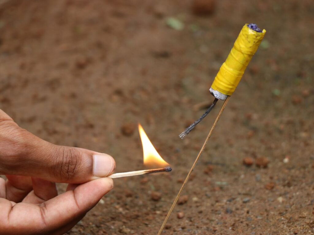 Fêtes de fin d’année 2025 : Attention, un simple pétard peut désormais vous coûter cher