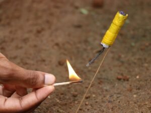 Fêtes de fin d’année 2025 : Attention, un simple pétard peut désormais vous coûter cher