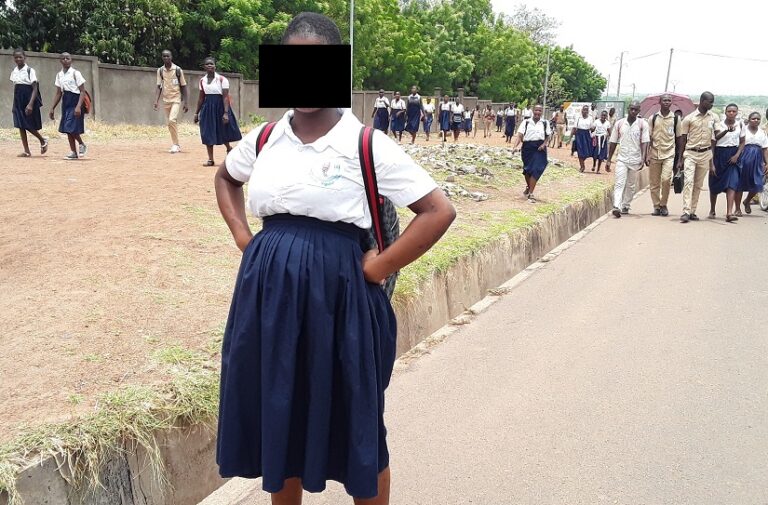 “Elles prennent la pilule comme des bonbons”, des collégiennes enceintes à 13 ans au Togo “Elles prennent la pilule comme des bonbons”, des collégiennes enceintes à 13 ans au Togo