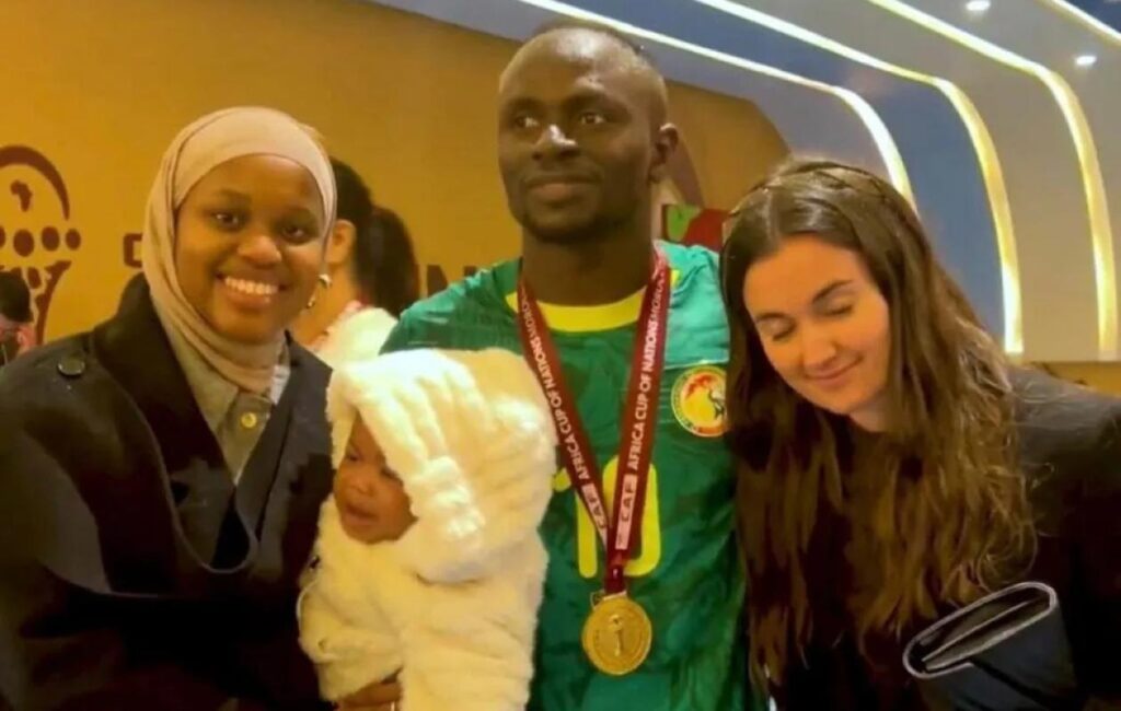 Victoire du Sénégal : Sadio Mané célèbre le sacre avec sa femme et son enfant
