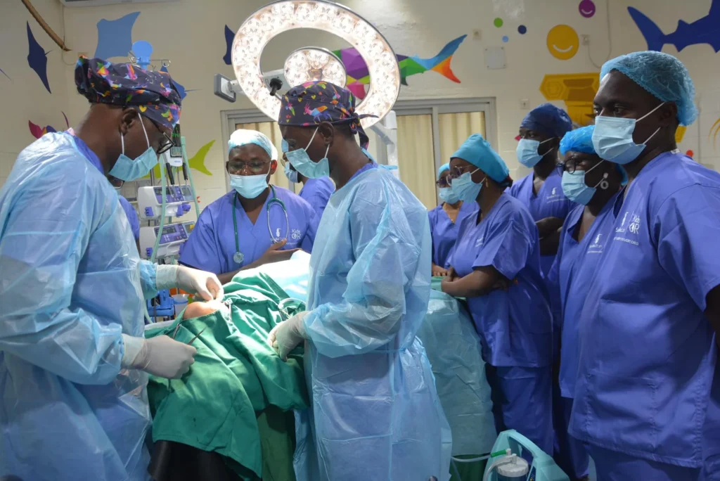 Exploit médical au Cameroun : une tumeur géante retirée du cerveau d’une adolescente ! Exploit médical au Cameroun : une tumeur géante retirée du cerveau d’une adolescente !