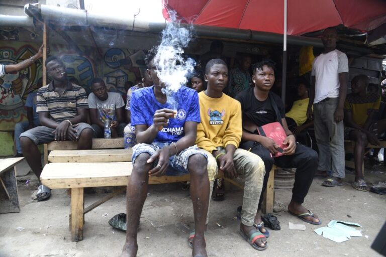 Cannabis, tramadol, alcool : la consommation explose chez les jeunes au Togo