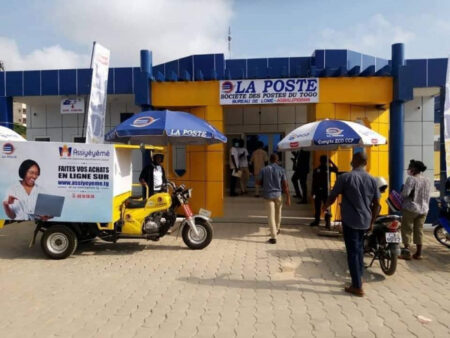 Togo : plus besoin de se déplacer pour certains papiers administratifs, la Poste s’en charge