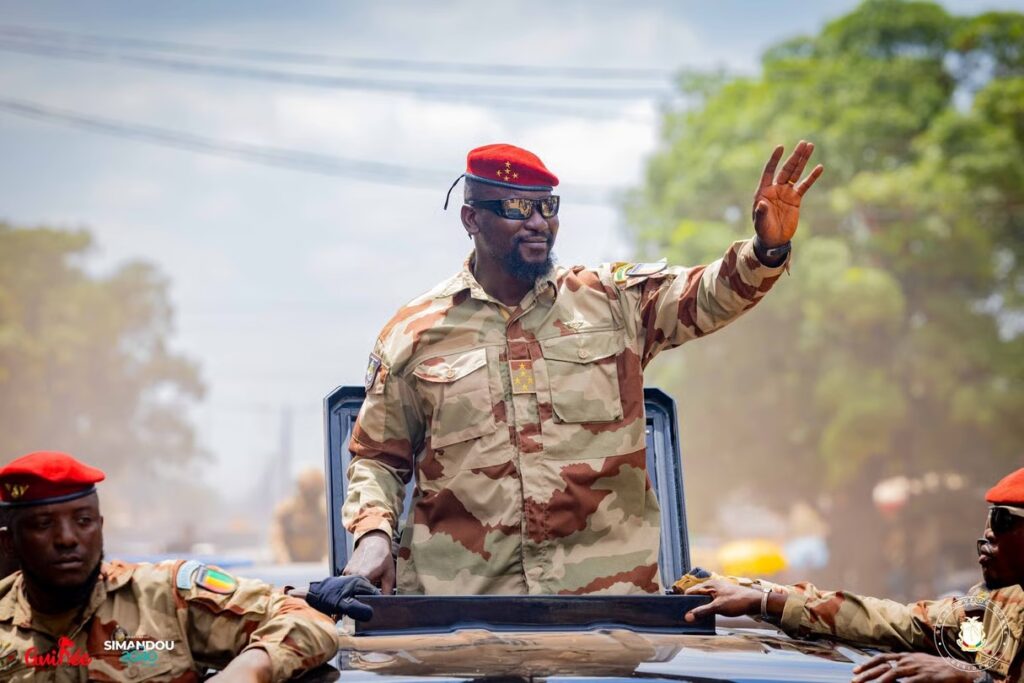 Guinée : Mamady Doumbouya dissout 40 partis politiques