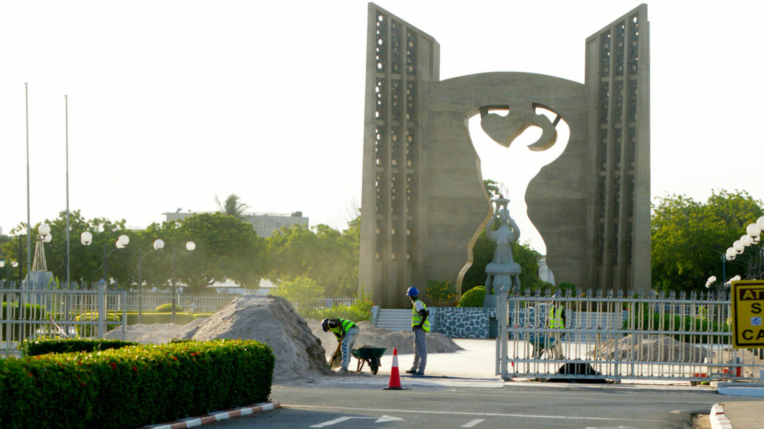 27 avril : la place de l’indépendance fait peau neuve !