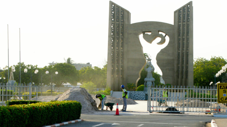27 avril : la place de l’indépendance fait peau neuve !