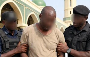 Un voleur arrêté en pleine prière à la mosquée