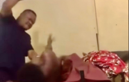 Scandale en RDC : un médecin filmé en train de frapper une femme en plein accouchement !