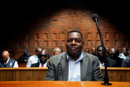 Afrique du Sud : Le chef de la police suspendu et trainé devant la justice