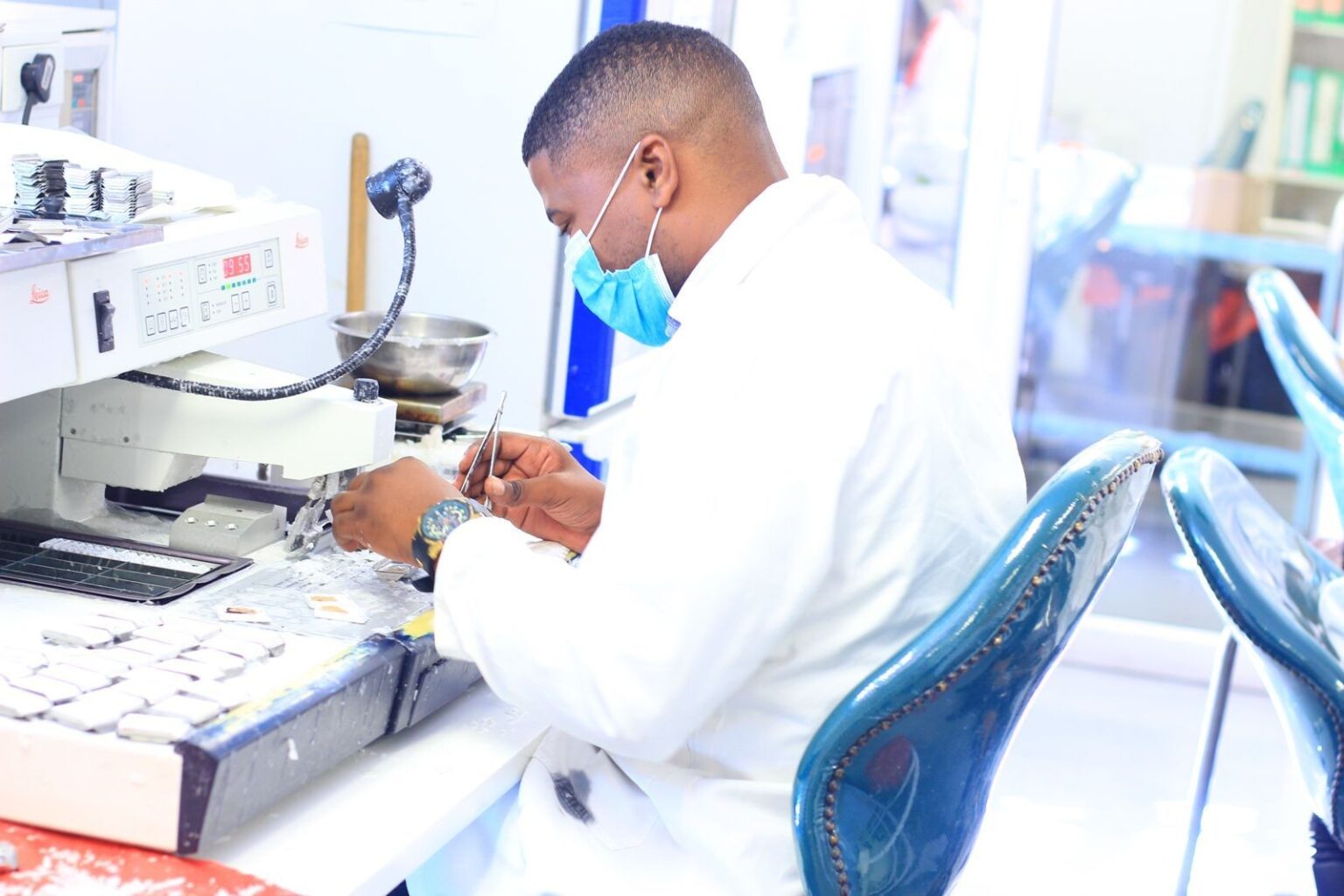 Côte d’Ivoire : Un premier laboratoire public d’ADN inauguré Côte d’Ivoire : Un premier laboratoire public d’ADN inauguré