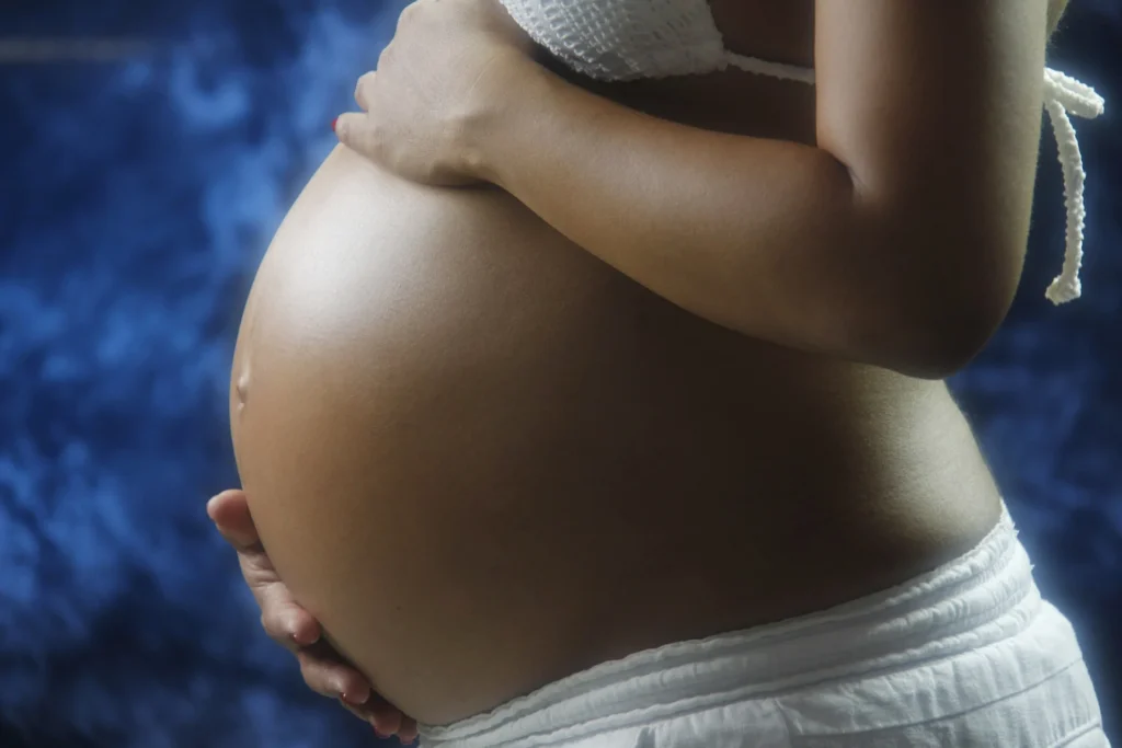 Grossesse à risque ? Une solution arrive enfin dans les villages !