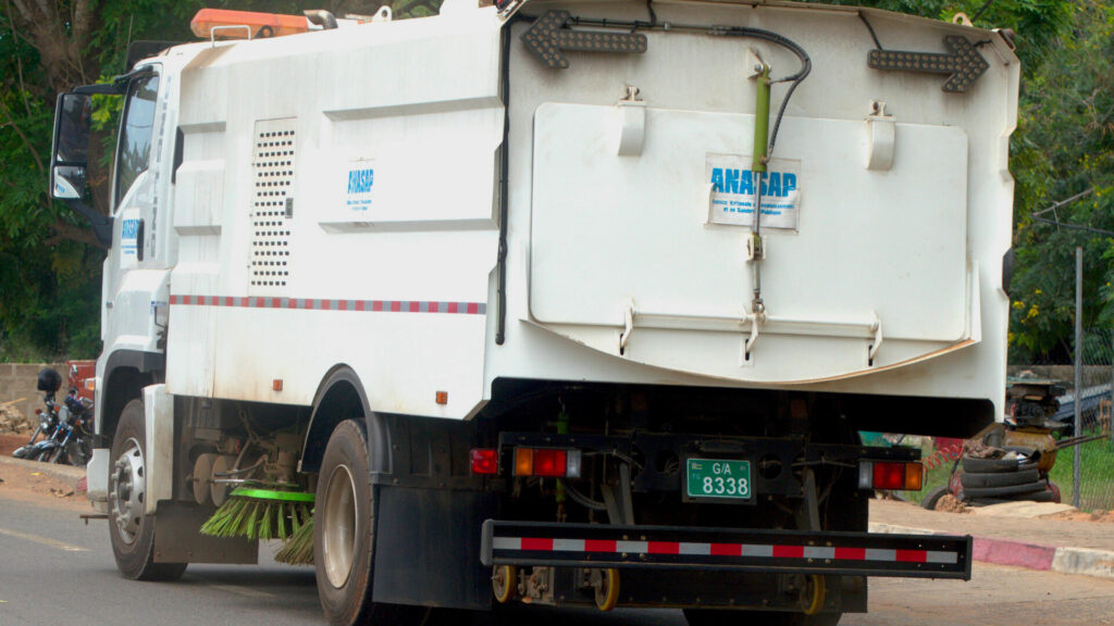 Togo : l’ANASAP déploie des balayeuses modernes