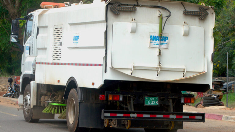 Togo : l’ANASAP déploie des balayeuses modernes