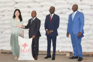 Bonne nouvelle pour les togolais : la Chine offre plus de 2 500 tonnes de riz au Togo Bonne nouvelle pour les togolais : la Chine offre plus de 2 500 tonnes de riz au Togo