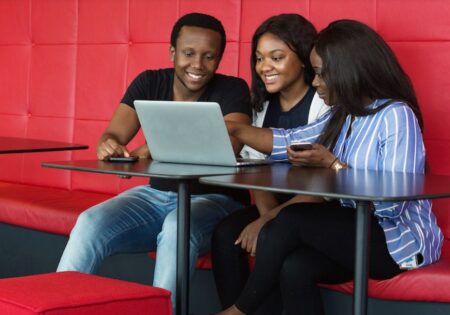 Une société recrute 30 femmes et 20 hommes, postulez maintenant