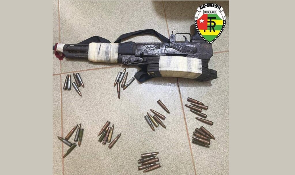 Un AK-47, 40 munitions : Ce que nous savons du braqueur tué à Djagblé Un AK-47, 40 munitions : Ce que nous savons du braqueur tué à Djagblé
