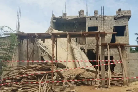 Drame à Bè-Klikamé : un immeuble en chantier s’effondre en pleine nuit, une famille piégée sous les décombres