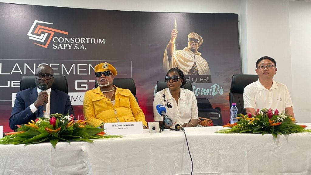 Koffi Olomide débarque à Lomé pour le lancement spectaculaire du Jetour G700