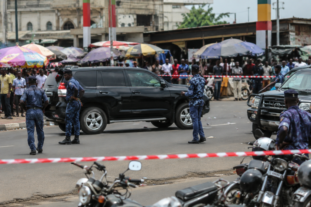 Violent Braquage : Une mallette d’argent emportée ce jeudi à Lomé Violent Braquage : Une mallette d’argent emportée ce jeudi à Lomé