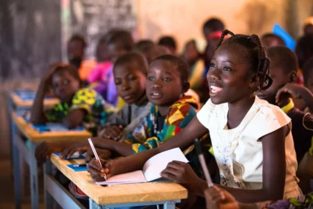 Burkina Faso : le gouvernement plafonne les frais de scolarité dans les établissements privés