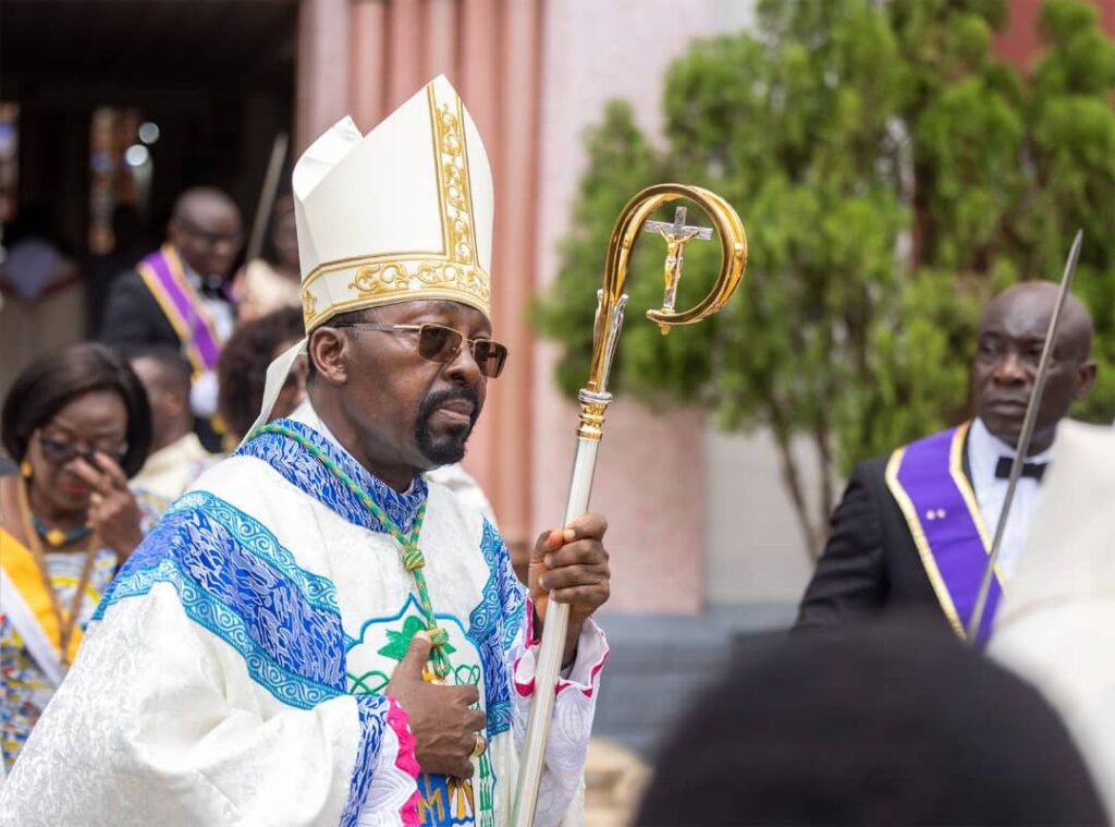 Mgr Isaac Jogues Gaglo prend possession canonique de l’archidiocèse de Lomé