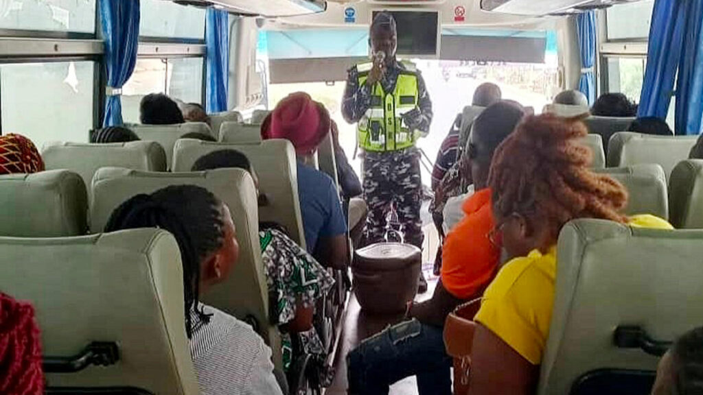 Sécurité routière : les voyageurs peuvent désormais signaler les conducteurs sur un numéro vert Saison des pluies : la DSR met en garde les conducteurs et les passagers