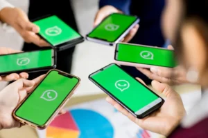 WhatsApp change tout : les nouveaux membres pourront enfin voir les anciens messages des groupes