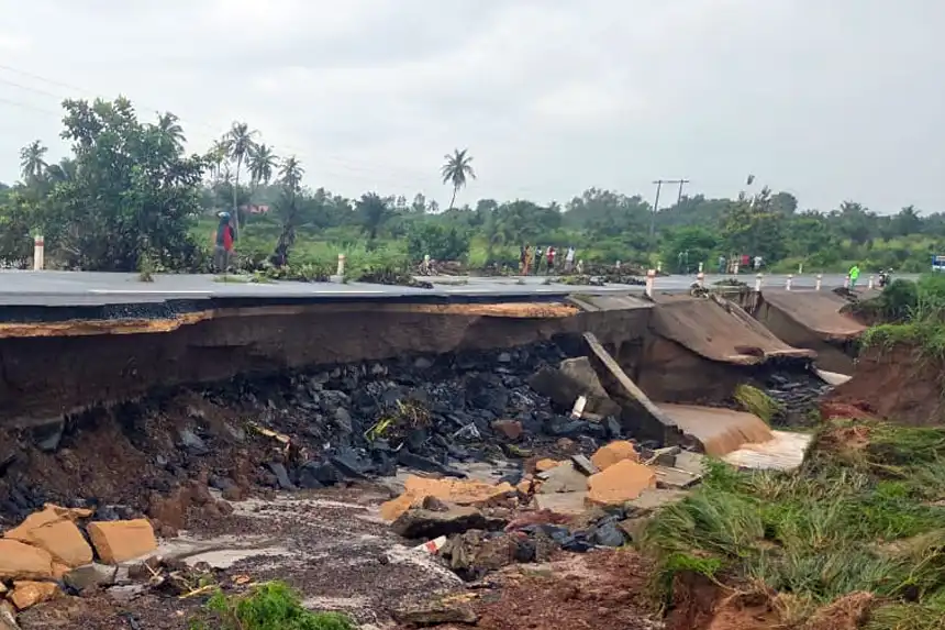 Togo : Attention ! circulation interdite sur les ponts de Boko et d’Anfoin Togo : Attention ! circulation interdite sur les ponts de Boko et d'Anfoin