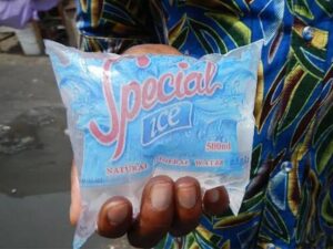 Scandale au Sénégal : 82 % des eaux en sachet analysées contiennent des matières fécales