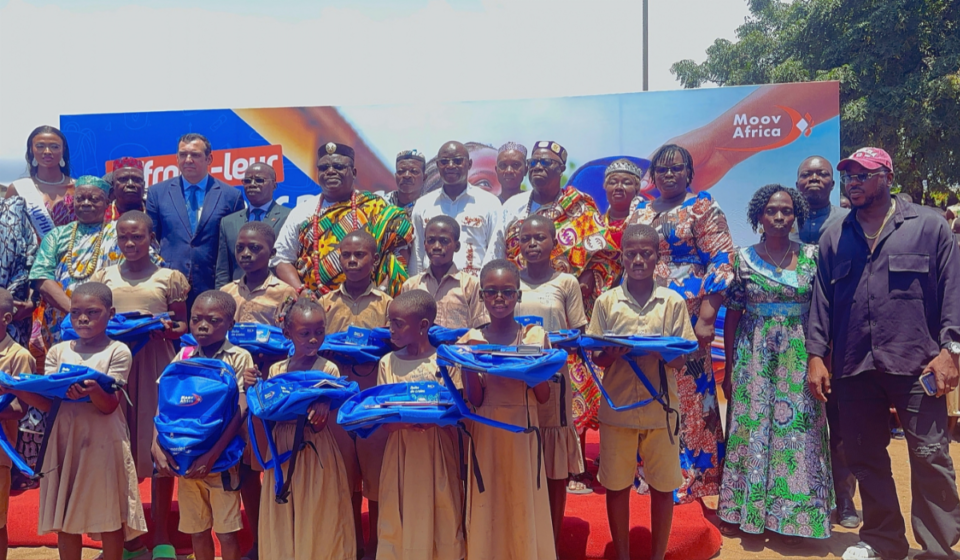Rentrée scolaire : Moov Africa Togo distribue 1 000 kits scolaires à deux écoles de Lomé