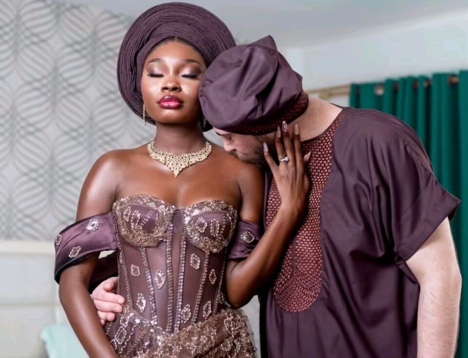 Mariage de Vikisha : « Il valait mieux ne rien donner », ses propos sur les enveloppes de 2 000 FCFA divisent la toile