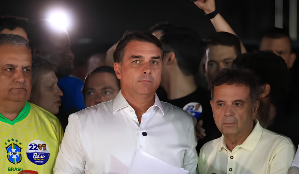 Brésil : Flávio Bolsonaro aurait fuit le pays après sa défaite à la présidentielle