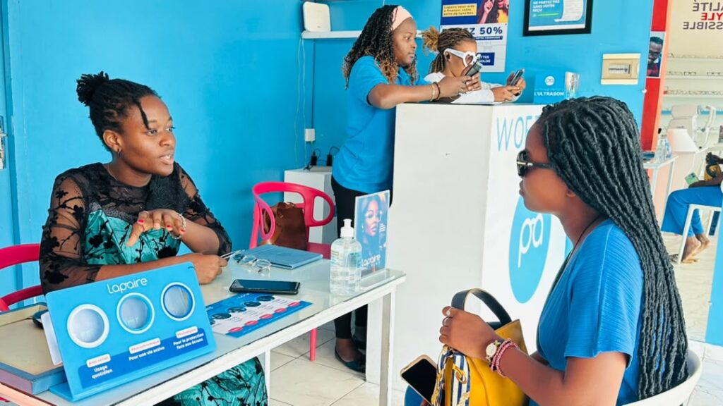 Journée mondiale de la vue : Togo Today à la rencontre des clients et du personnel de Lapaire